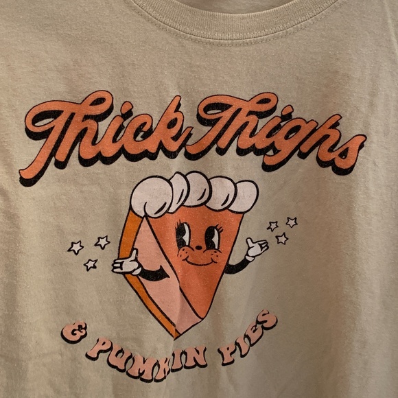 ONLY WORN TWICE! Super cute t-shirt for all of the pumpkin lovers out there! - Picture 3 of 7